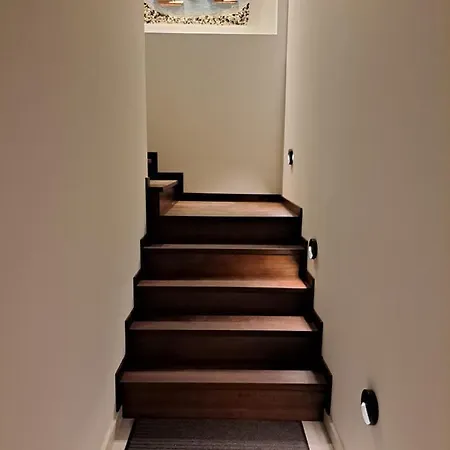Old Town Apartment *